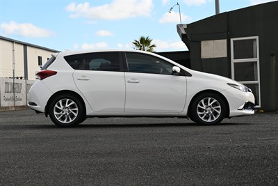 2016 Toyota Corolla - Thumbnail