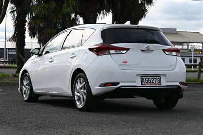 2016 Toyota Corolla - Thumbnail