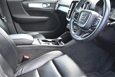 2022 Volvo Xc40 - Thumbnail
