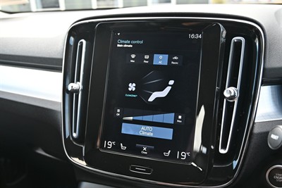 2022 Volvo Xc40 - Thumbnail