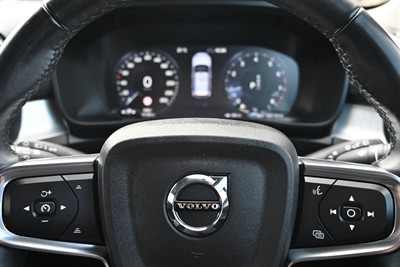 2022 Volvo Xc40 - Thumbnail