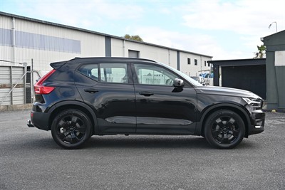 2022 Volvo Xc40 - Thumbnail