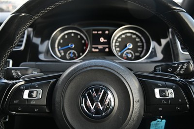 2016 Volkswagen Golf - Thumbnail