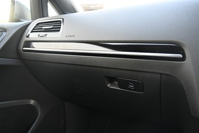 2016 Volkswagen Golf - Thumbnail