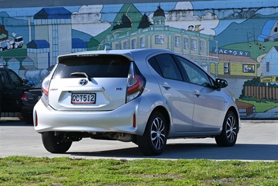 2018 Toyota Aqua - Thumbnail