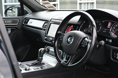 2015 Volkswagen Touareg - Thumbnail