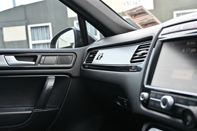 2015 Volkswagen Touareg - Thumbnail