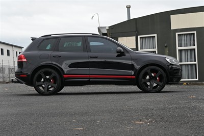 2015 Volkswagen Touareg - Thumbnail
