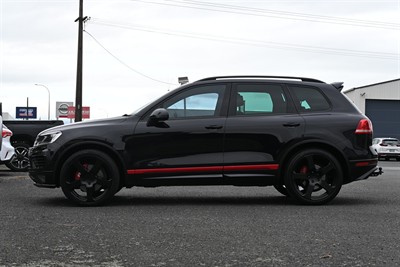 2015 Volkswagen Touareg - Thumbnail