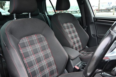 2013 Volkswagen Golf - Thumbnail