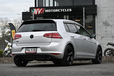 2013 Volkswagen Golf - Thumbnail