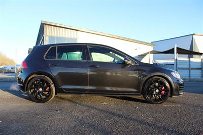 2015 Volkswagen Golf - Thumbnail