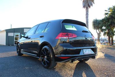 2015 Volkswagen Golf - Thumbnail