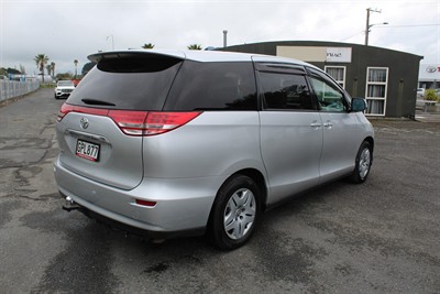 2006 Toyota Estima - Thumbnail