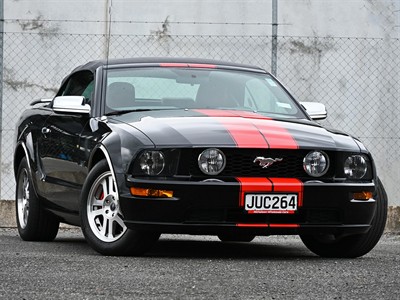 2005 Ford Mustang - Thumbnail