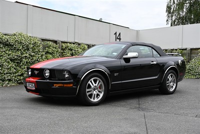 2005 Ford Mustang - Thumbnail