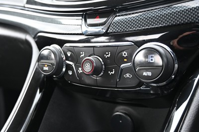 2016 Holden Commodore - Thumbnail