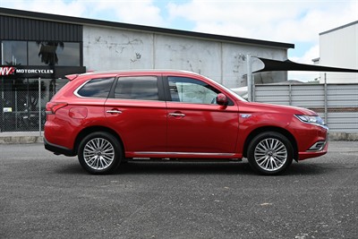 2018 Mitsubishi Outlander - Thumbnail