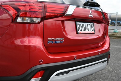 2018 Mitsubishi Outlander - Thumbnail