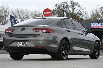2020 Holden Commodore - Thumbnail