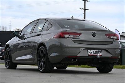 2020 Holden Commodore - Thumbnail