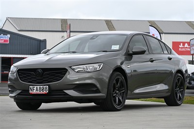 2020 Holden Commodore - Thumbnail