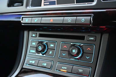2011 Jaguar Xf - Thumbnail