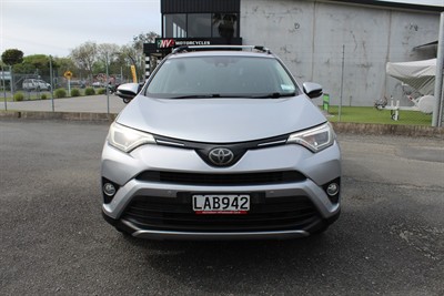 2017 Toyota Rav4 - Thumbnail