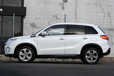 2017 Suzuki Vitara - Thumbnail