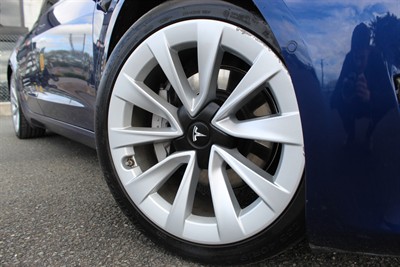 2022 Tesla Model 3 - Thumbnail