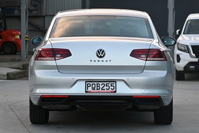 2022 Volkswagen Passat - Thumbnail