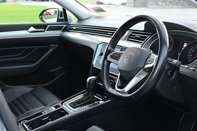 2022 Volkswagen Passat - Thumbnail