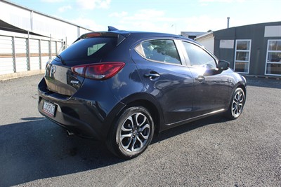 2018 Mazda Mazda2 - Thumbnail