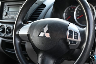 2013 Mitsubishi Triton - Thumbnail