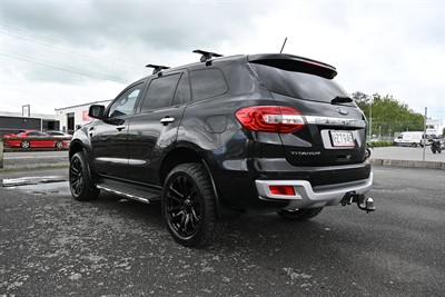 2017 Ford Everest - Thumbnail