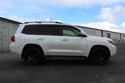 2014 Toyota Landcruiser - Thumbnail