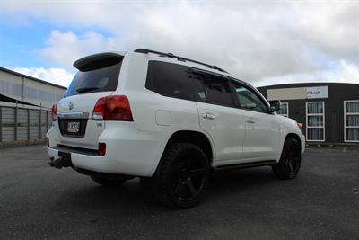 2014 Toyota Landcruiser - Thumbnail