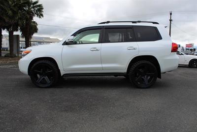 2014 Toyota Landcruiser - Thumbnail