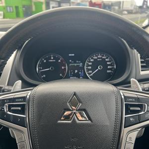 2019 Mitsubishi Pajero Sport - Thumbnail