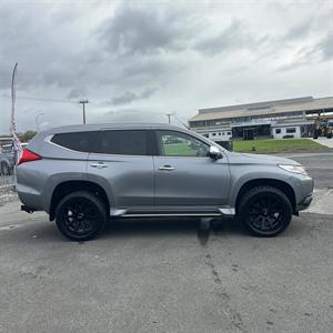 2019 Mitsubishi Pajero Sport - Thumbnail