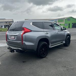 2019 Mitsubishi Pajero Sport - Thumbnail