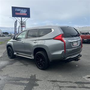 2019 Mitsubishi Pajero Sport - Thumbnail
