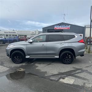 2019 Mitsubishi Pajero Sport - Thumbnail