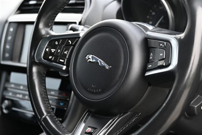 2017 Jaguar F-Pace - Thumbnail