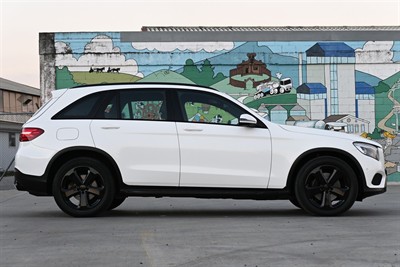 2017 Mercedes-Benz Glc-Class - Thumbnail