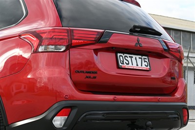 2019 Mitsubishi Outlander - Thumbnail