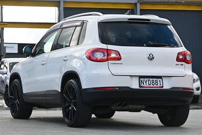 2009 Volkswagen Tiguan - Thumbnail