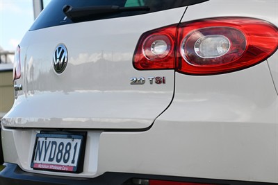 2009 Volkswagen Tiguan - Thumbnail