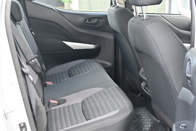 2021 Nissan Navara - Thumbnail