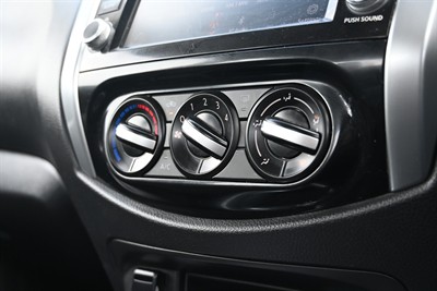 2021 Nissan Navara - Thumbnail